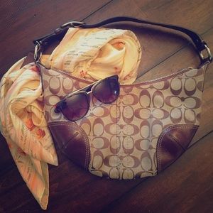 🌻Coach Signature CC Handbag🌻